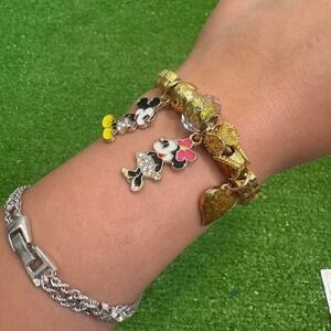 Disney Minnie Mouse charm bracelet in gold.